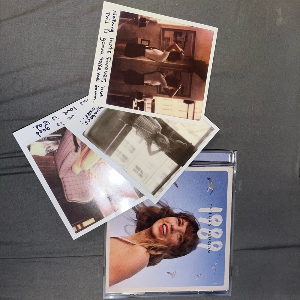 Taylor Swifts 1989 Album with Polaroid Photos